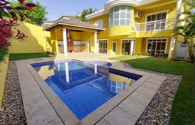 Imagem: A casa em condomínio possui 4 Dormitórios, 5 Banheiros, 4