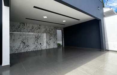 Imagem: A casa possui 3 Dormitórios, 4 Banheiros, 3 Vagas na garagem