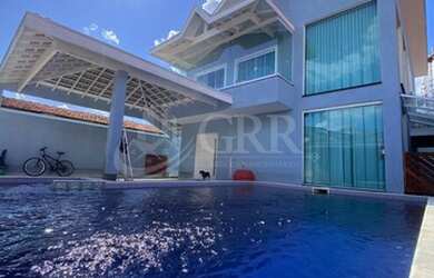 Imagem: A casa possui 3 Dormitórios, 1 Banheiro, 3 Vagas na garagem