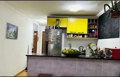 Imagem: A casa possui 2 Dormitórios, 1 Banheiro, 1 Vaga na garagem