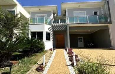 Imagem: A casa em condomínio possui 3 Dormitórios, 3 Banheiros, 4