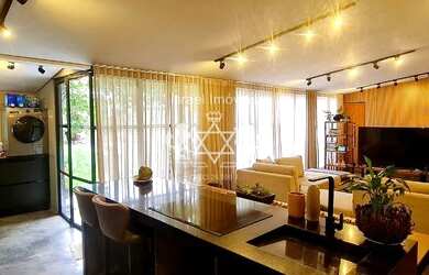 Imagem: A casa possui 3 Dormitórios, 2 Banheiros, 4 Vagas na garagem