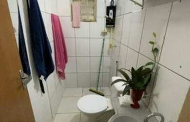 Imagem: A casa possui 2 Dormitórios, 1 Banheiro, 1 Vaga na garagem