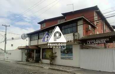 Imagem: O studio possui 5 Dormitórios, 1 Banheiro, 5 Vagas na garagem