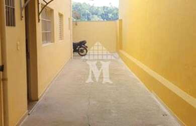 Imagem: A casa possui 2 Dormitórios, 1 Banheiro, 5 Vagas na garagem