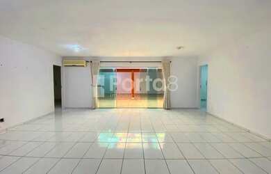 Imagem: A casa em condomínio possui 3 Dormitórios, 3 Banheiros, 2