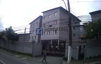 Imagem: O apartamento possui 3 Dormitórios, 1 Banheiro, 1 Vaga na garagem