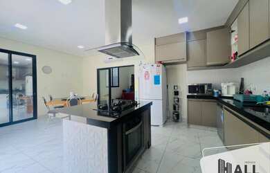 Imagem: A casa em condomínio possui 3 Dormitórios, 5 Banheiros, 2