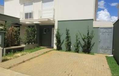 Imagem: A casa em condomínio possui 3 Dormitórios, 3 Banheiros, 2