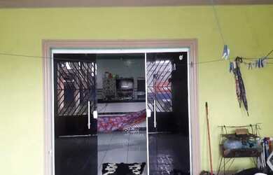 Imagem: A casa possui 2 Dormitórios, 3 Banheiros, 2 Vagas na garagem