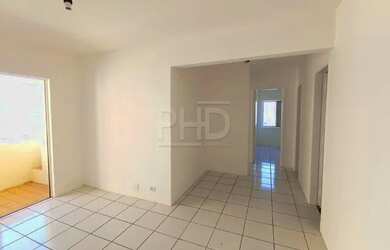 Imagem: O apartamento possui 3 Dormitórios, 1 Banheiro, 1 Vaga na garagem