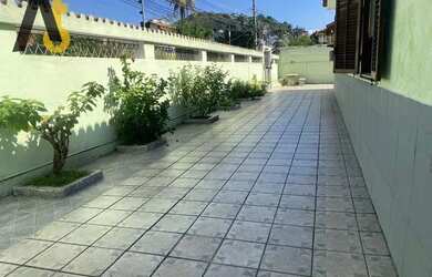 Imagem: A casa possui 4 Dormitórios, 4 Banheiros, 3 Vagas na garagem