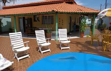 Imagem: A casa possui 3 Dormitórios, 3 Banheiros, 4 Vagas na garagem