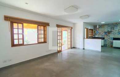 Imagem: A casa possui 2 Dormitórios, 2 Banheiros, 2 Vagas na garagem