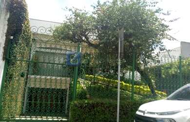 Imagem: A casa possui 4 Dormitórios, 1 Banheiro, 5 Vagas na garagem