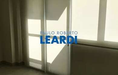 Imagem: O depósito possui 1 Vaga na garagem, 30m² de Área e está