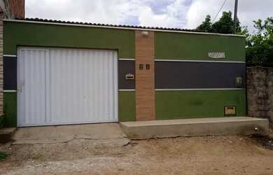 Imagem: A casa possui 2 Dormitórios, 1 Banheiro, 1 Vaga na garagem