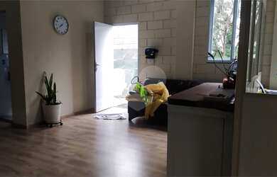 Imagem: O apartamento possui 1 Dormitório, 2 Banheiros, 3 Vagas na