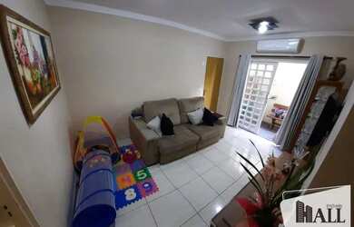Imagem: O apartamento possui 2 Dormitórios, 1 Banheiro, 2 Vagas na