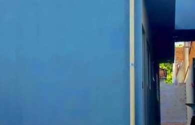 Imagem: A casa possui 1 Dormitório, 1 Banheiro, 1 Vaga na garagem