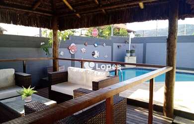 Imagem: A casa possui 3 Dormitórios, 4 Banheiros, 3 Vagas na garagem