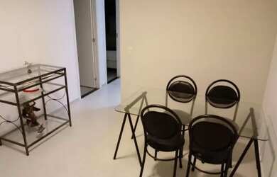 Imagem: O apartamento possui 2 Dormitórios, 1 Banheiro, 1 Vaga na garagem