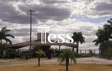 Imagem: O terreno possui 900m² de Área e está localizado em Centro