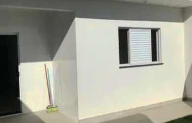 Imagem: A casa possui 2 Dormitórios, 2 Banheiros, 2 Vagas na garagem