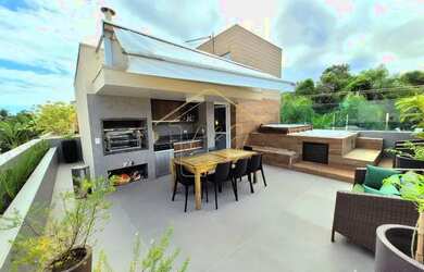 Imagem: A casa em condomínio possui 5 Dormitórios, 5 Banheiros, 285m²