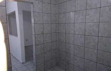 Imagem: O apartamento possui 3 Dormitórios, 1 Banheiro, 1 Vaga na garagem