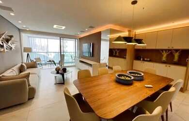 Imagem: O apartamento possui 4 Dormitórios, 5 Banheiros, 2 Vagas na