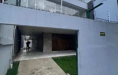 Imagem: A casa possui 5 Dormitórios, 5 Banheiros, 5 Vagas na garagem