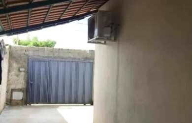 Imagem: A casa possui 2 Dormitórios, 1 Banheiro, 1 Vaga na garagem
