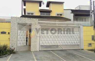 Imagem: A casa possui 3 Dormitórios, 4 Banheiros, 2 Vagas na garagem