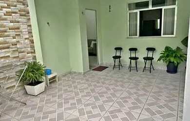 Imagem: A casa possui 2 Dormitórios, 2 Banheiros, 2 Vagas na garagem