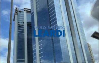 Imagem: O depósito possui 5 Vagas na garagem e 900m² de Área e está