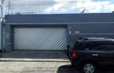 Imagem: A casa possui 4 Dormitórios, 4 Banheiros, 2 Vagas na garagem