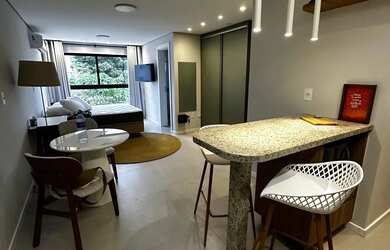 Imagem: O studio possui 1 Dormitório, 2 Banheiros, 1 Vaga na garagem