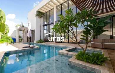 Imagem: A casa em condomínio possui 5 Dormitórios, 5 Banheiros, 5