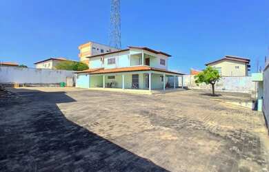 Imagem: A casa possui 4 Dormitórios, 5 Banheiros, 5 Vagas na garagem