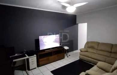 Imagem: A casa possui 3 Dormitórios, 3 Banheiros, 5 Vagas na garagem