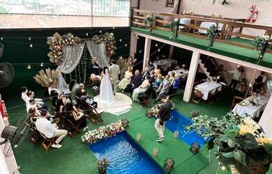 Imagem: O depósito possui 2 Vagas na garagem, 200m² de Área e está