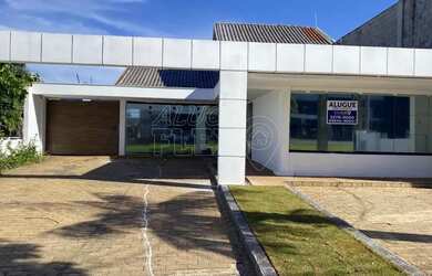 Imagem: O depósito possui 5 Vagas na garagem e 210m² de Área e está