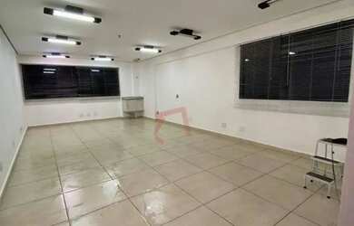 Imagem: O depósito possui 1 Vaga na garagem, 62m² de Área e está