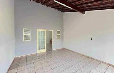 Imagem: A casa possui 2 Dormitórios, 2 Banheiros, 1 Vaga na garagem