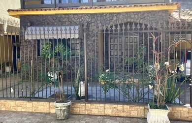 Imagem: A casa possui 3 Dormitórios, 3 Banheiros, 3 Vagas na garagem