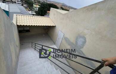 Imagem: A casa possui 3 Dormitórios, 3 Banheiros, 1 Vaga na garagem