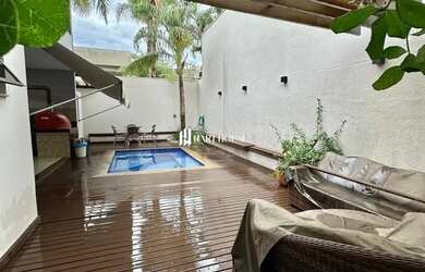 Imagem: A casa em condomínio possui 4 Dormitórios, 5 Banheiros, 5