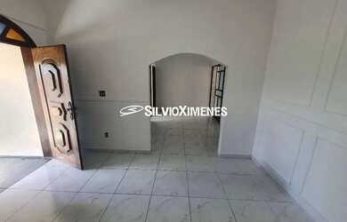 Imagem: A casa possui 5 Dormitórios, 4 Banheiros, 2 Vagas na garagem