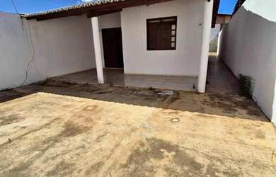 Imagem: A casa possui 2 Dormitórios, 2 Banheiros, 2 Vagas na garagem